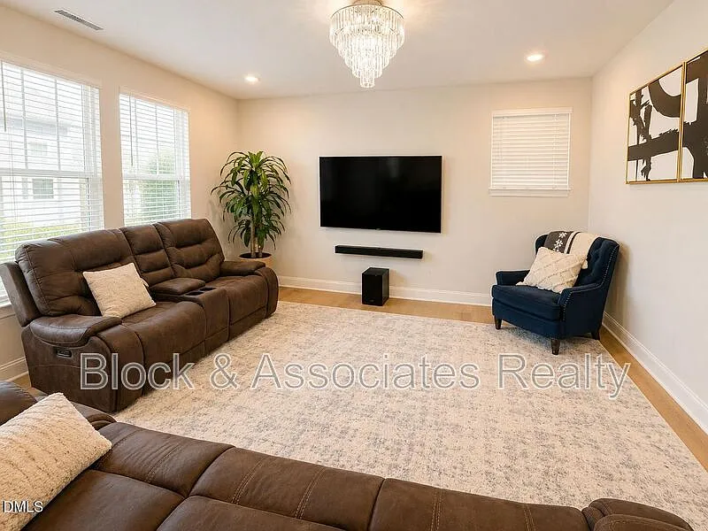 4 bed, 3.0 bath, $2,650 — Photo 3