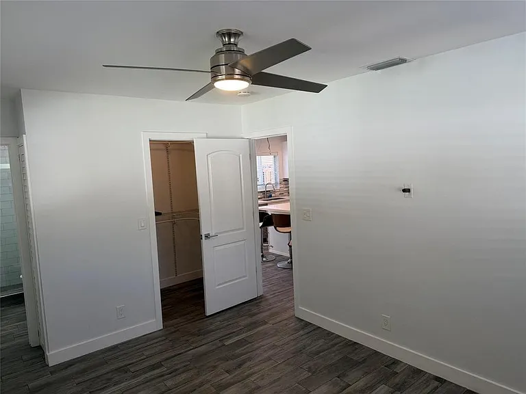 1077 NE 34th St #3 — Photo 14