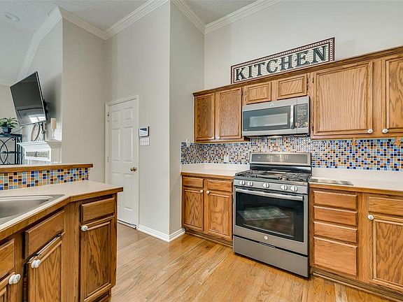3rd image of 2328 Havard Oak Dr