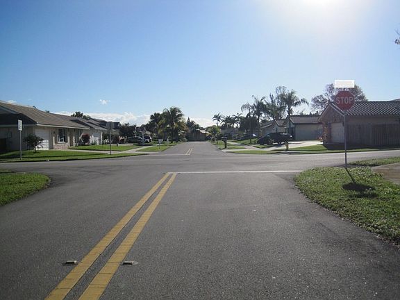 4th image of 7658 NW 21st St
