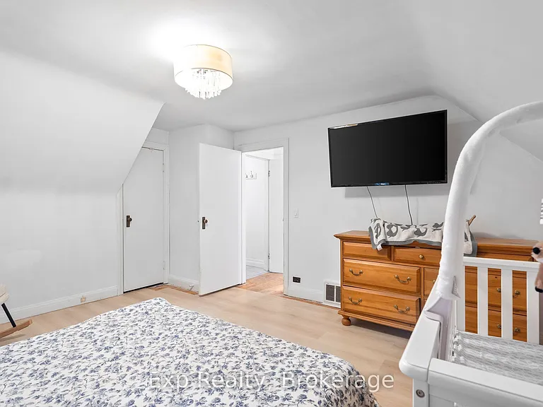 297 Victoria Ave #A — Photo 11