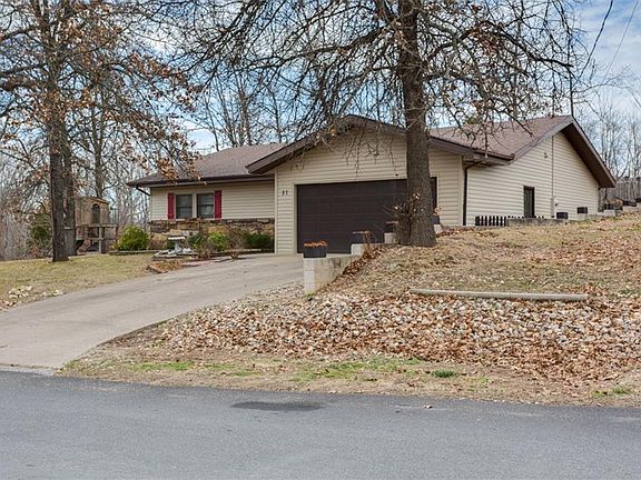 3rd image of 27 Dunsford Dr