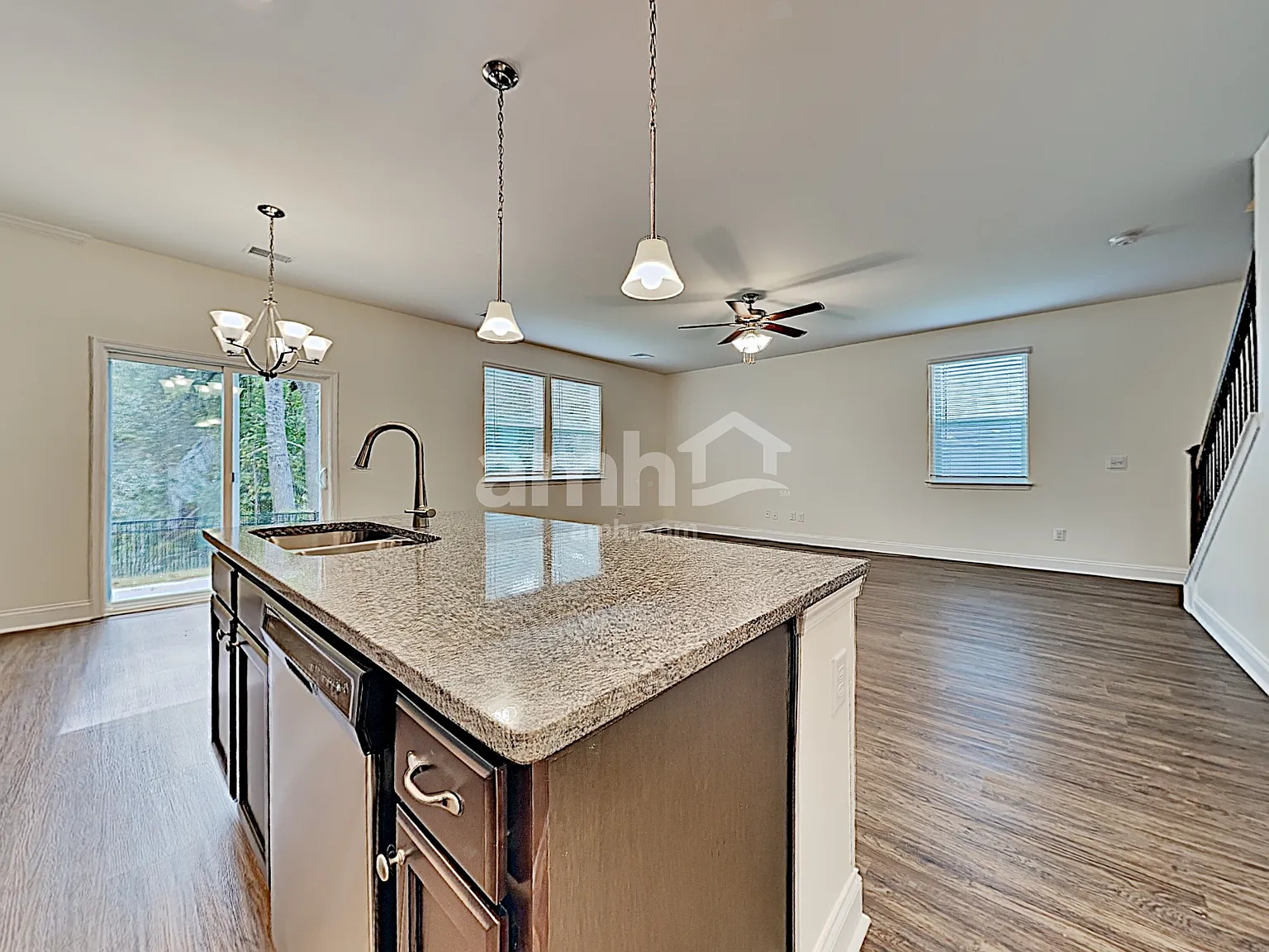 4 bed, 2.5 bath, 1886 sqft, $2,440 — Photo 3