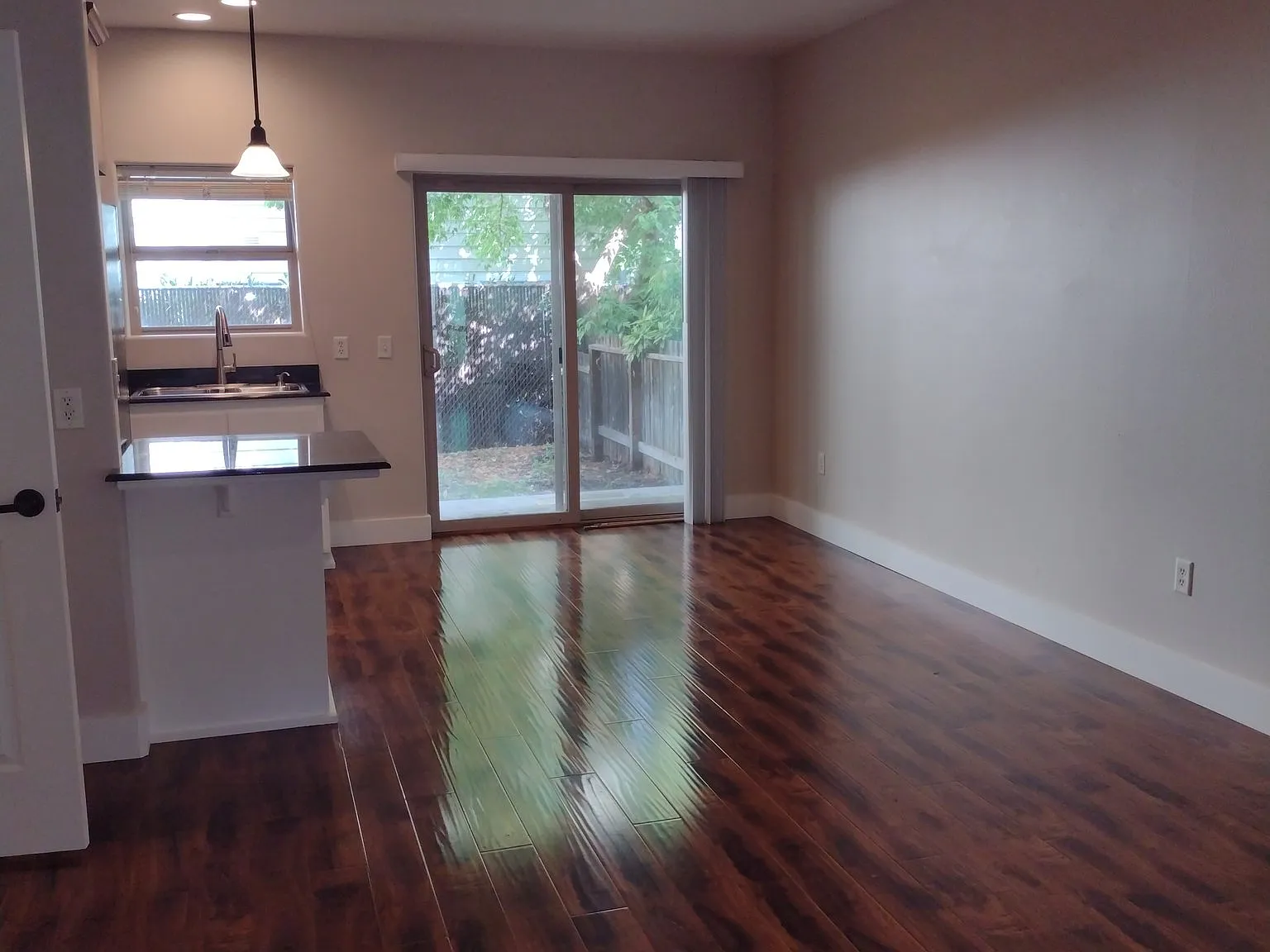 Nicely appointed townhouse in a quiet neighborhood — Photo 3