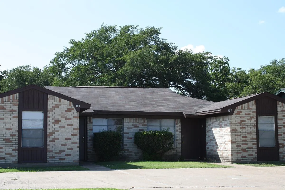 2 bed, 1100 sqft, $1,250 — Photo 1