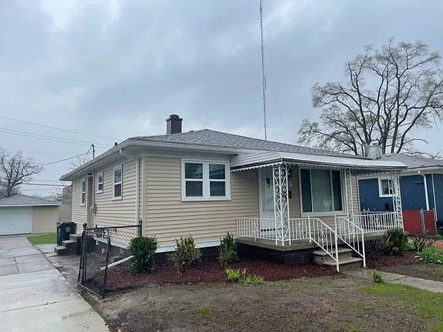 8761 Leroy St photo 1