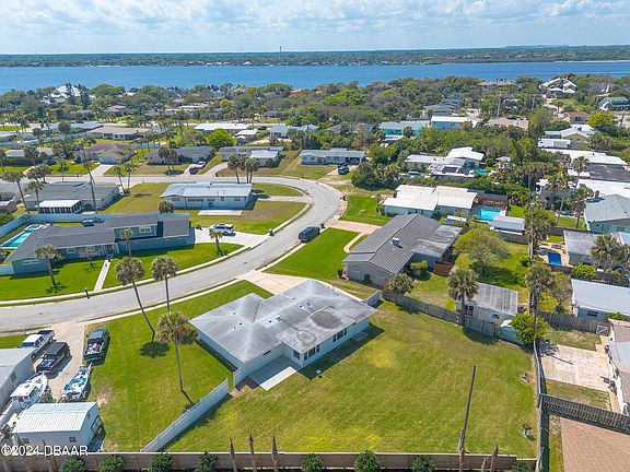 3rd image of 2531 E Coral Way