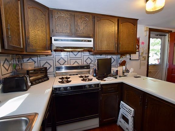 5th image of 63 Taunton St