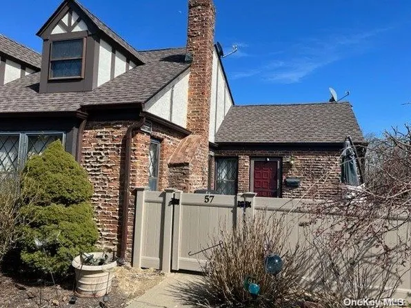 57 Greenmeadow #57, Deer Park, NY 11729