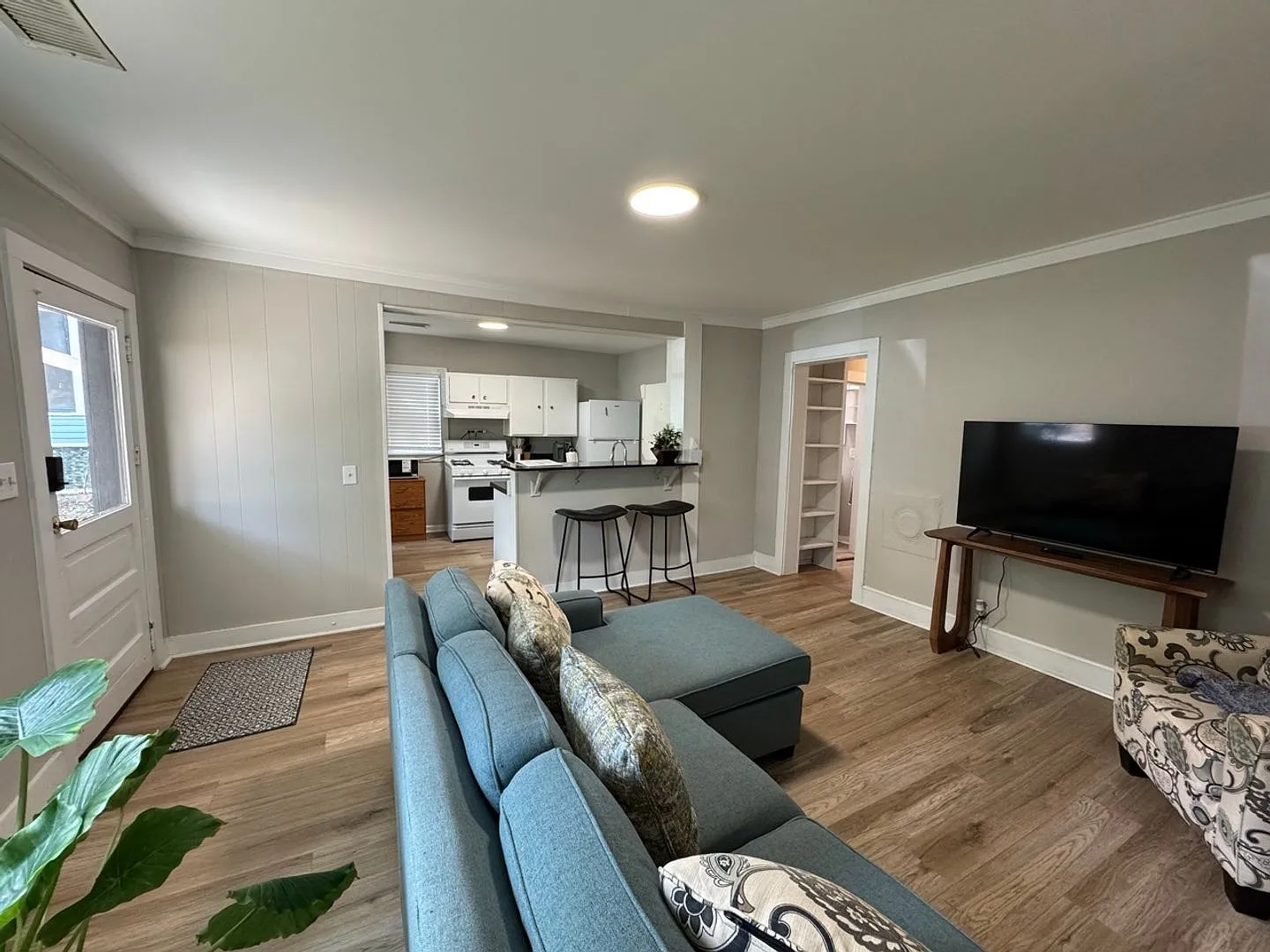 Charming 3-Bedroom Cottage in Normaltown Prime Athens Location — Photo 4