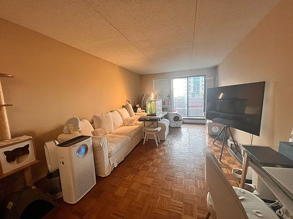 4th image of 13702 Northern Blvd APT 4