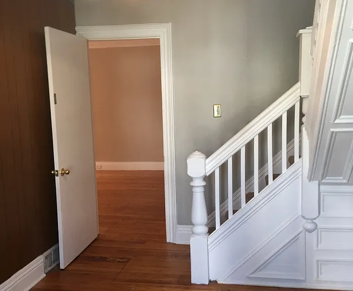 306 Flower Ave E — Photo 2