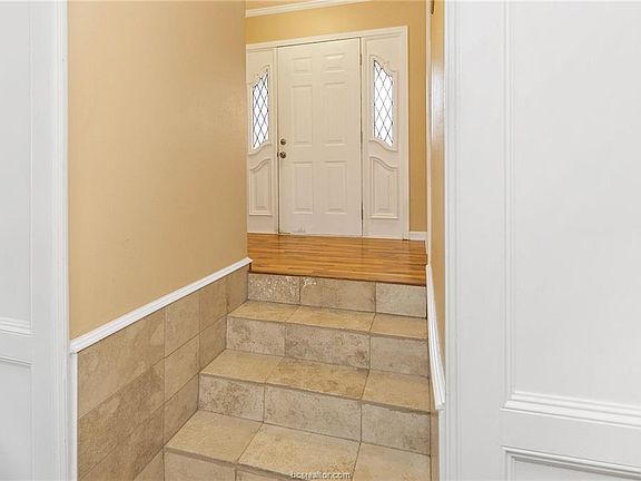 5th image of 2214 Dewberry Ln