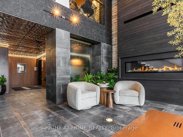 15 Kneeshaw Dr #102 — Photo 37