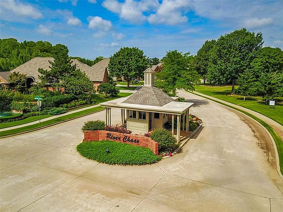 2nd image of 1113 Riviera Dr