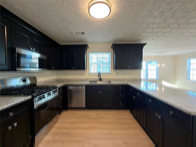2770 Austin Ridge Dr — Photo 16