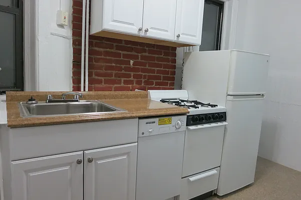 Rented by Manhattan Best Realty, Inc. | media 13