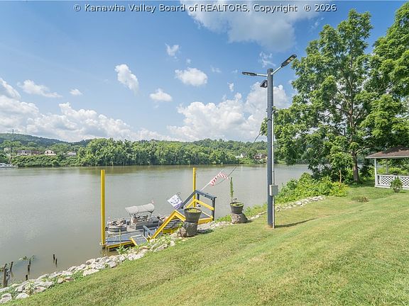 4th image of 1324 Kanawha Ave