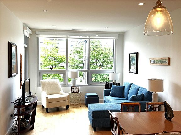 2nd image of 916 Lyall St #204