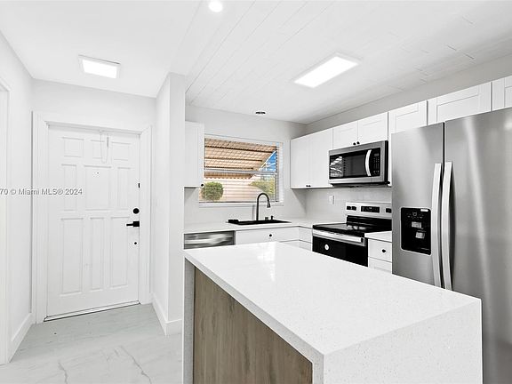 2nd image of 450 SE 7th St APT 262