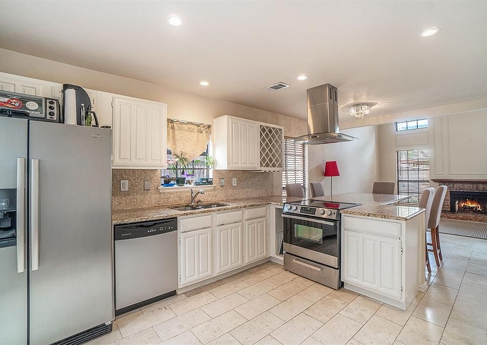 1st image of 600 Saddle Rock Ct