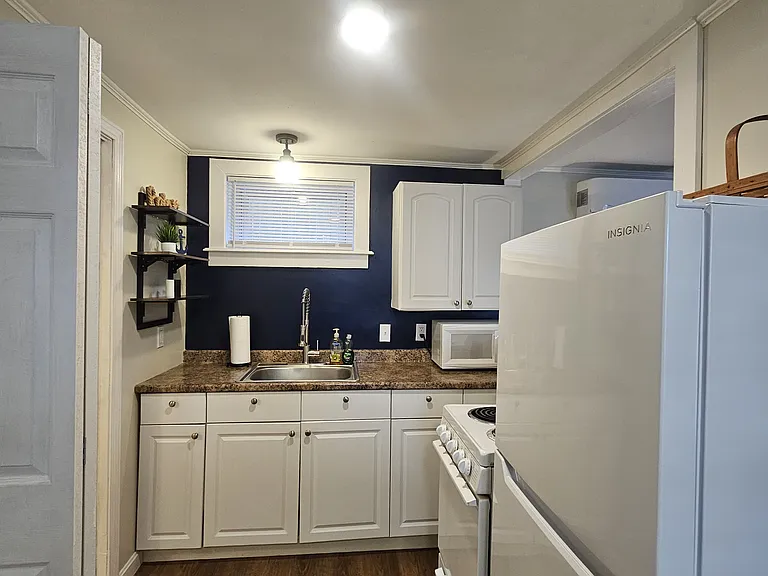 Seaview Ave — Photo 12