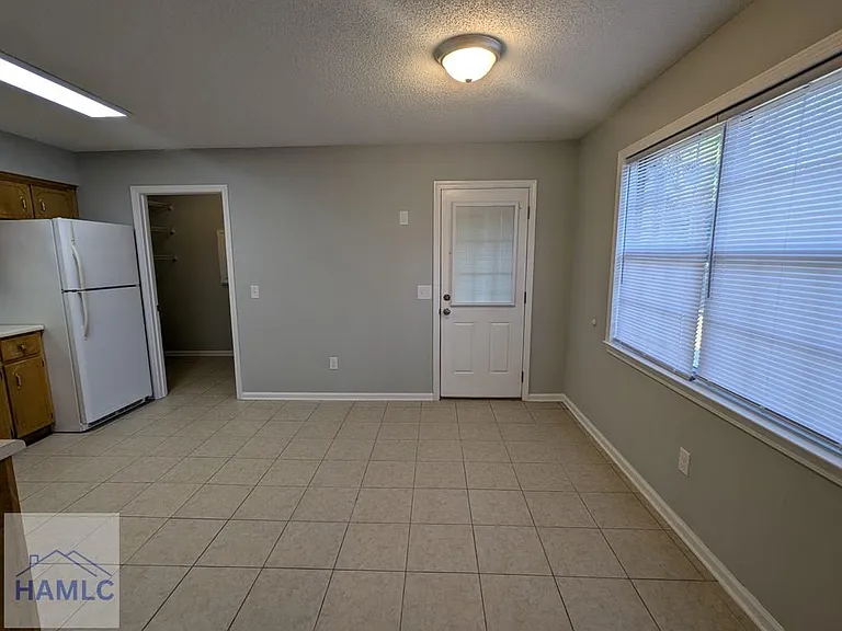 177 Sheila Dr — Photo 3