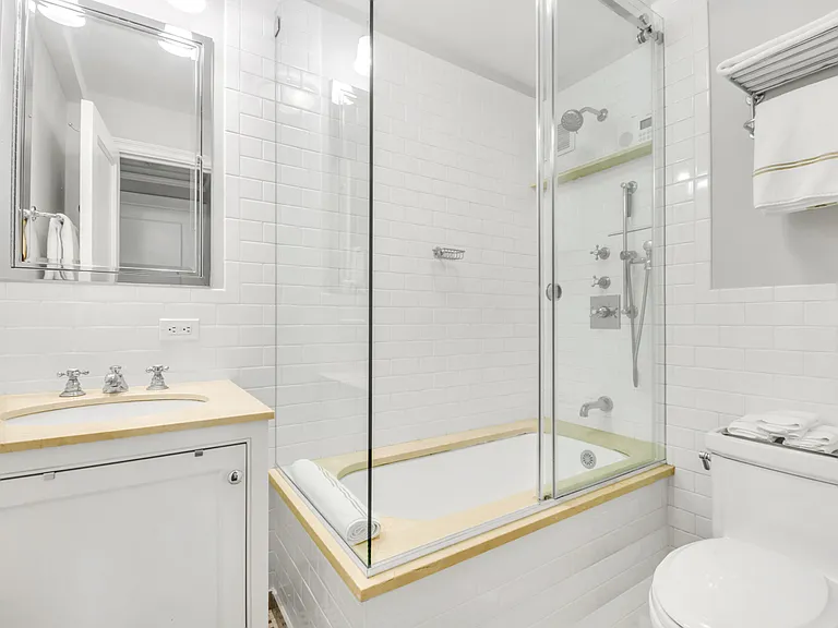 302 W 12th St #6B — Photo 5