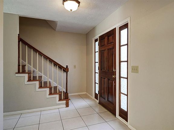 3rd image of 8611 Rocky Valley Dr