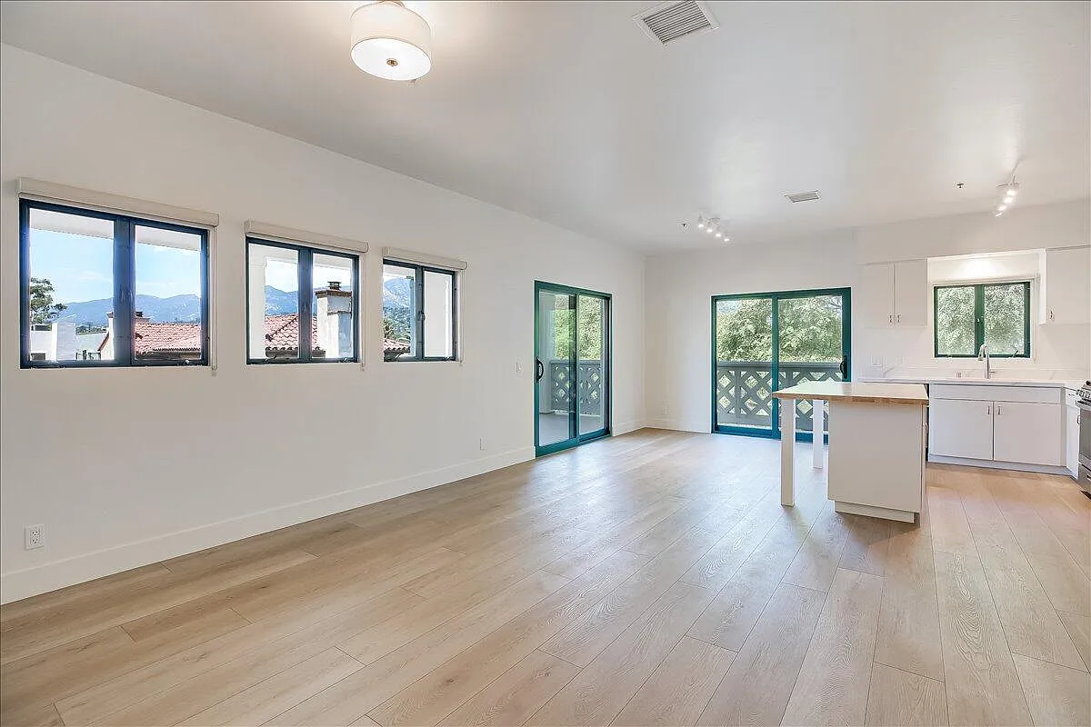 2 bed, 2.0 bath, 1200 sqft, $4,950 — Photo 2