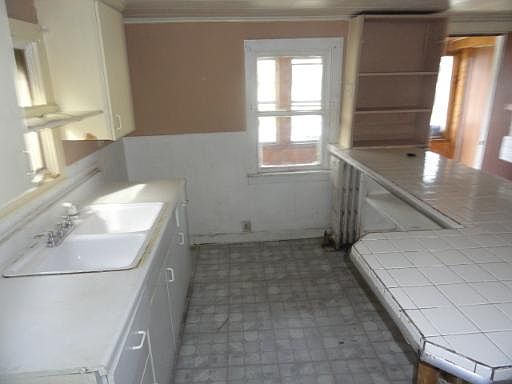 5th image of 415 N Beach St