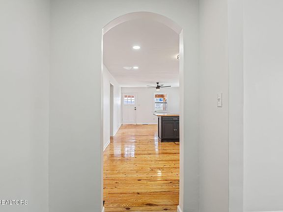 5th image of 910 Cannon Ave