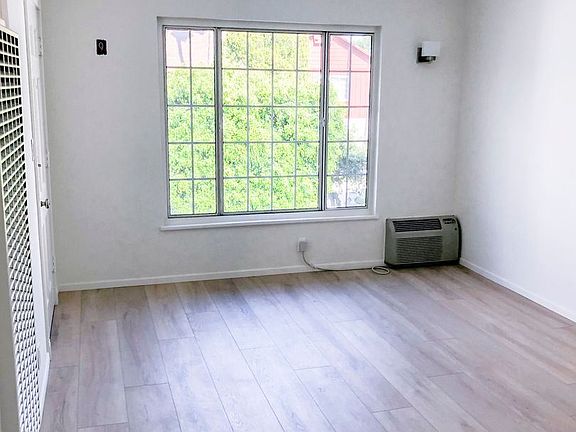 2nd image of 12000 Moorpark St #6