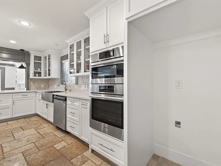 10054 Cedardale Dr — Photo 16