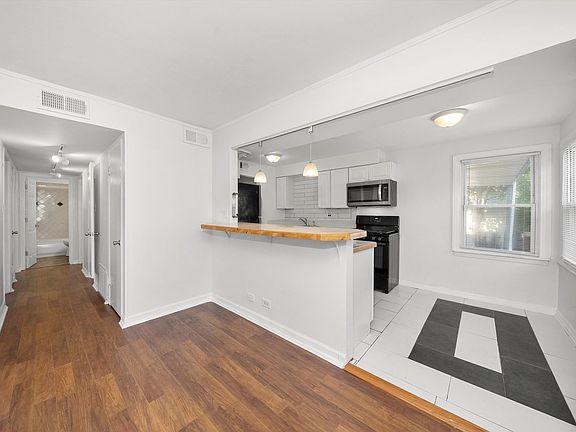 3rd image of 6621 W 173rd Pl