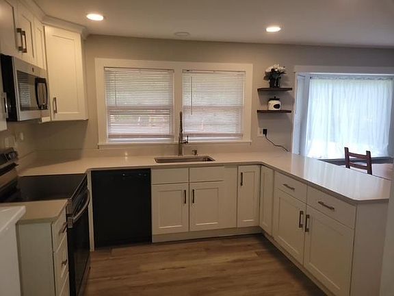 3rd image of 9 Reservoir Rd