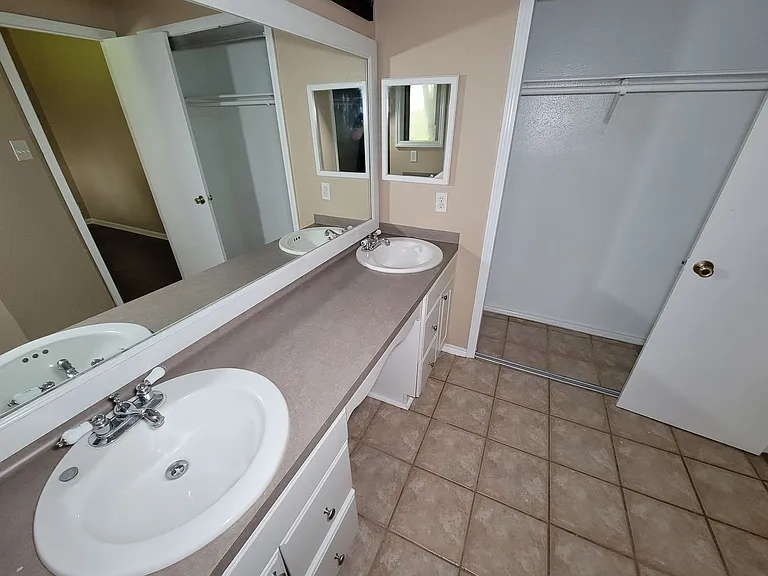 29002 Sedgefield St — Photo 17