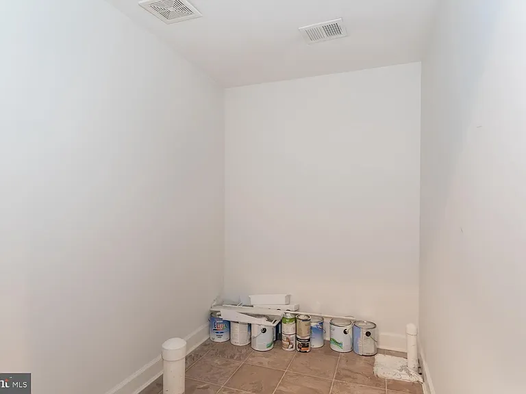 300 Dixon St #308 — Photo 29