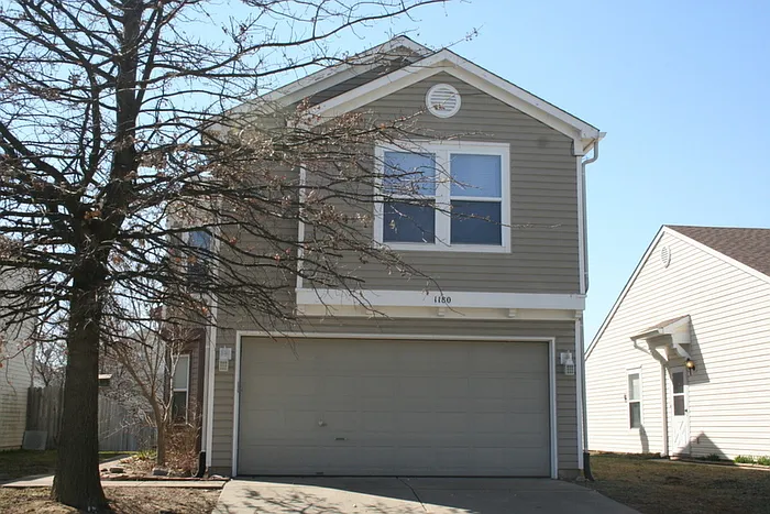 1180 Crescent Dr photo 1
