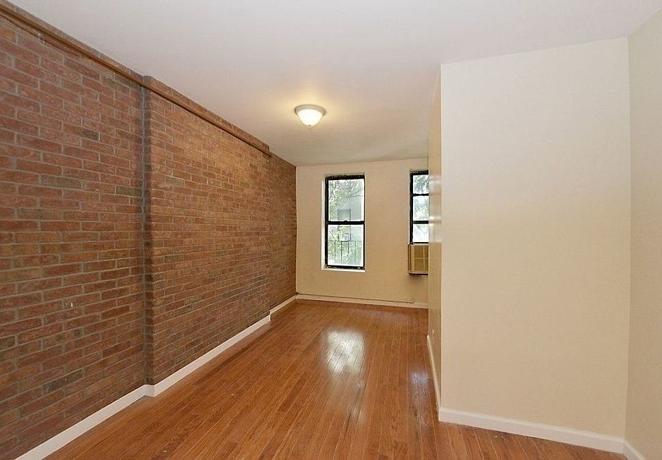 2nd image of 111 Christopher St