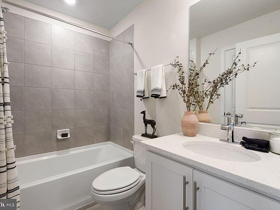 5th image of 812 Creekway Dr