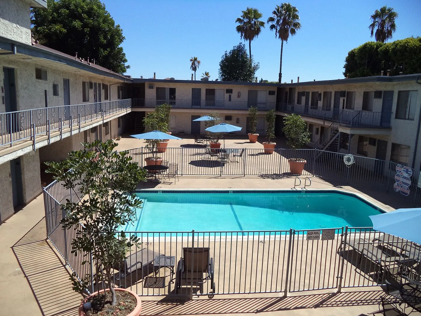 Laurel Canyon — Photo 4