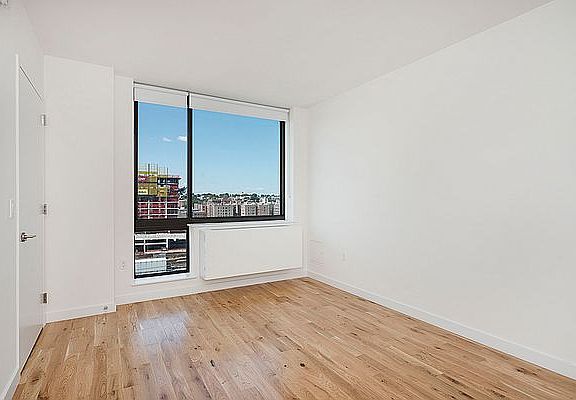 3rd image of 14736 94th Ave APT 22K