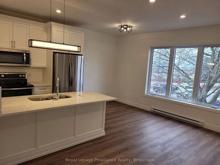 15 Bay St #4 — Photo 4