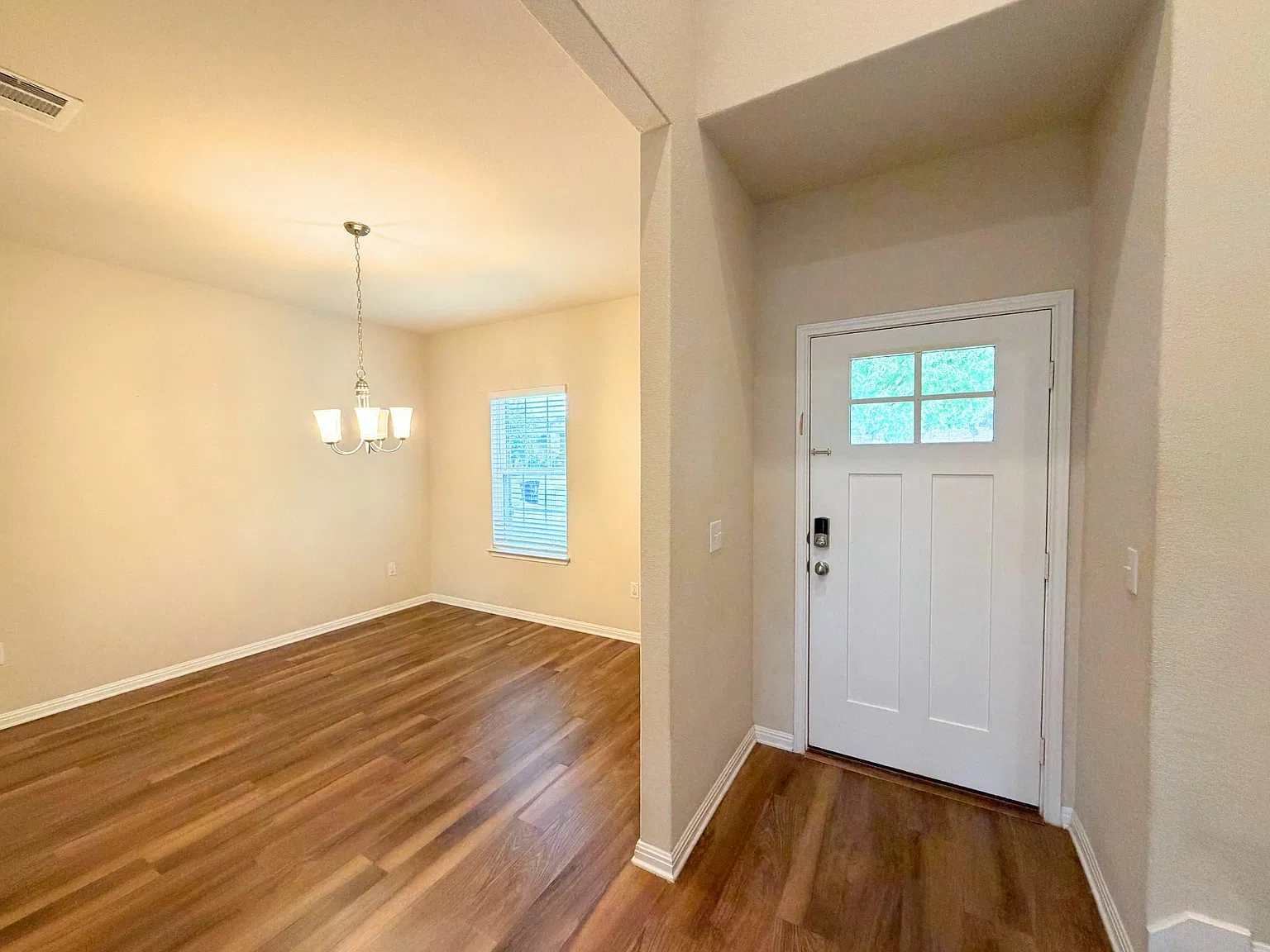 4 bed, 2.5 bath, 2291 sqft, $2,245 — Photo 4