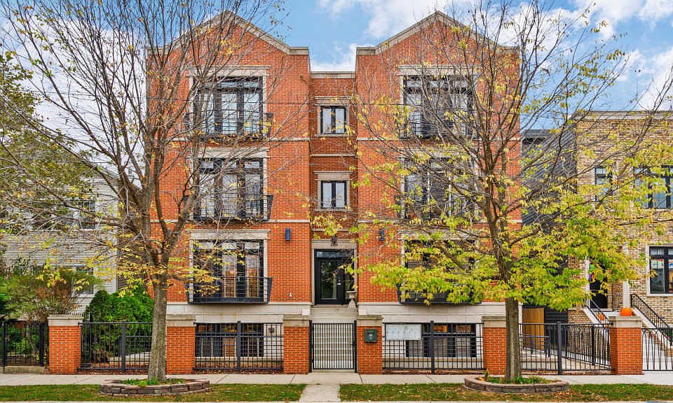 1st image of 2114 W Erie St APT 1W