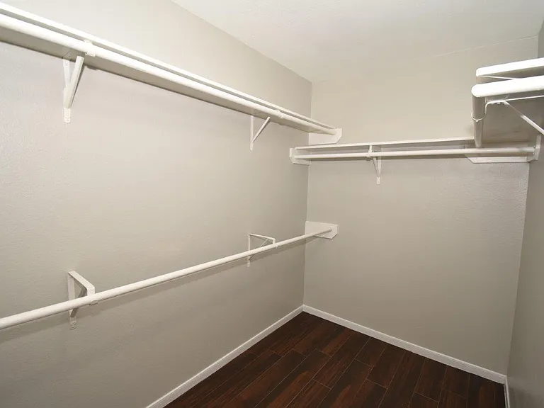 9007 Woodleigh Dr — Photo 8