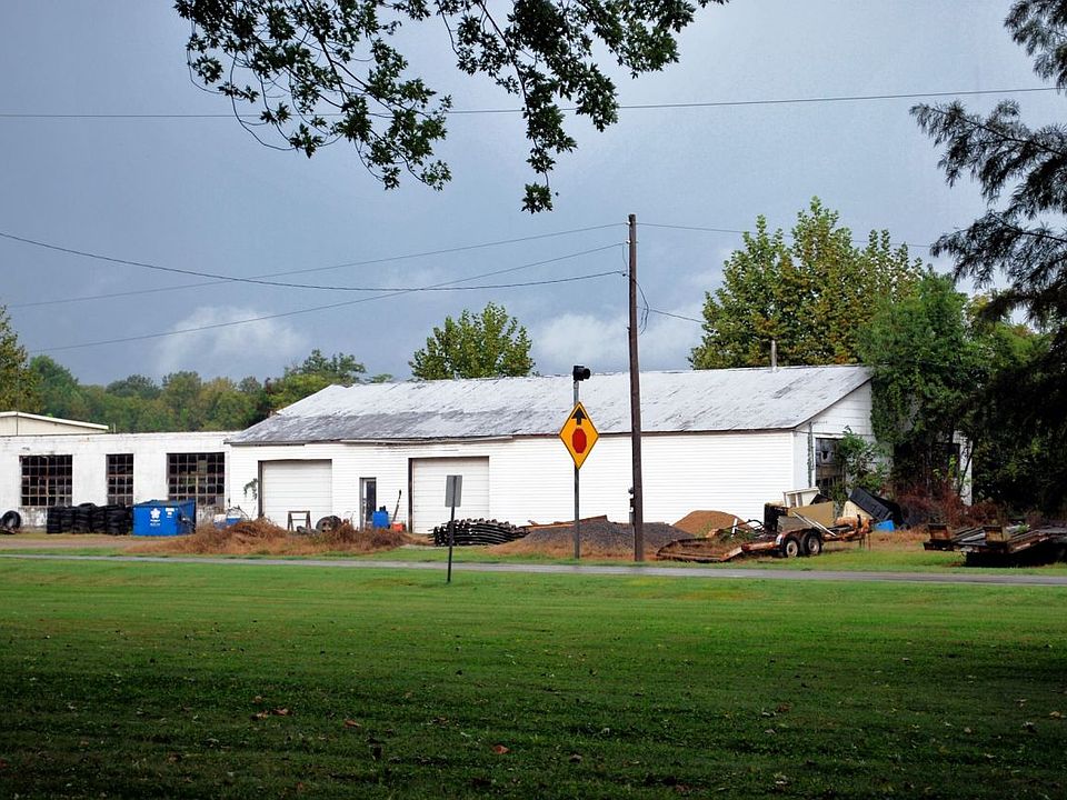 2nd image of 901 Highway 114 E