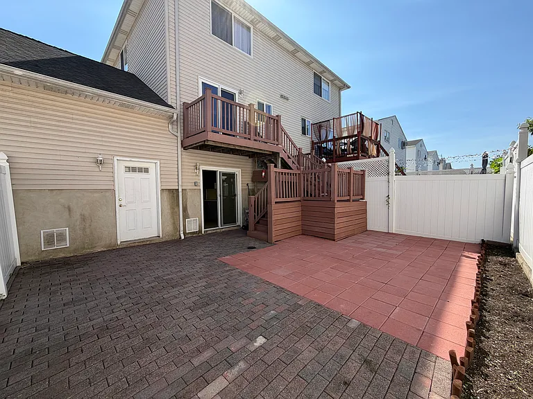 455 Bedford Ave — Photo 20