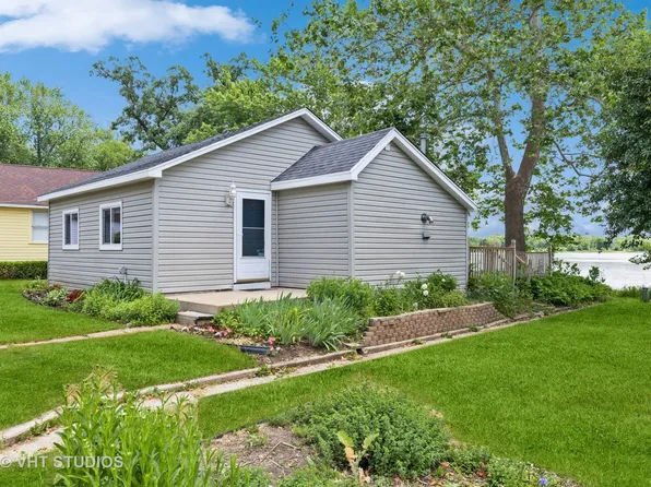 1123 W Northeast Shore Dr, McHenry, IL 60051